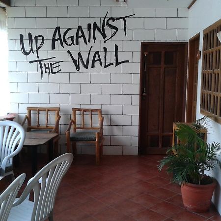 Harleys Hotel Olongapo Kültér fotó