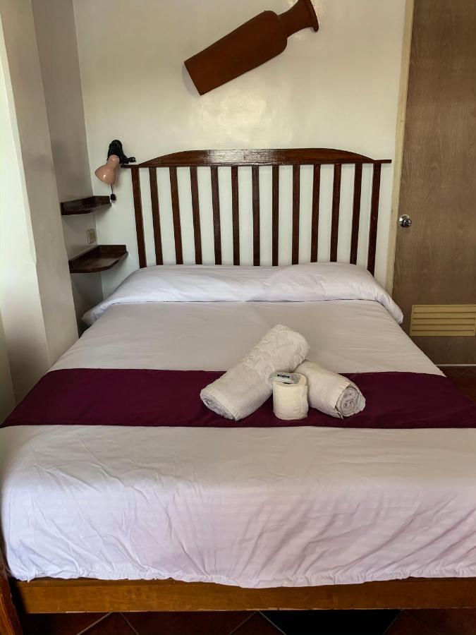 Harleys Hotel Olongapo Kültér fotó